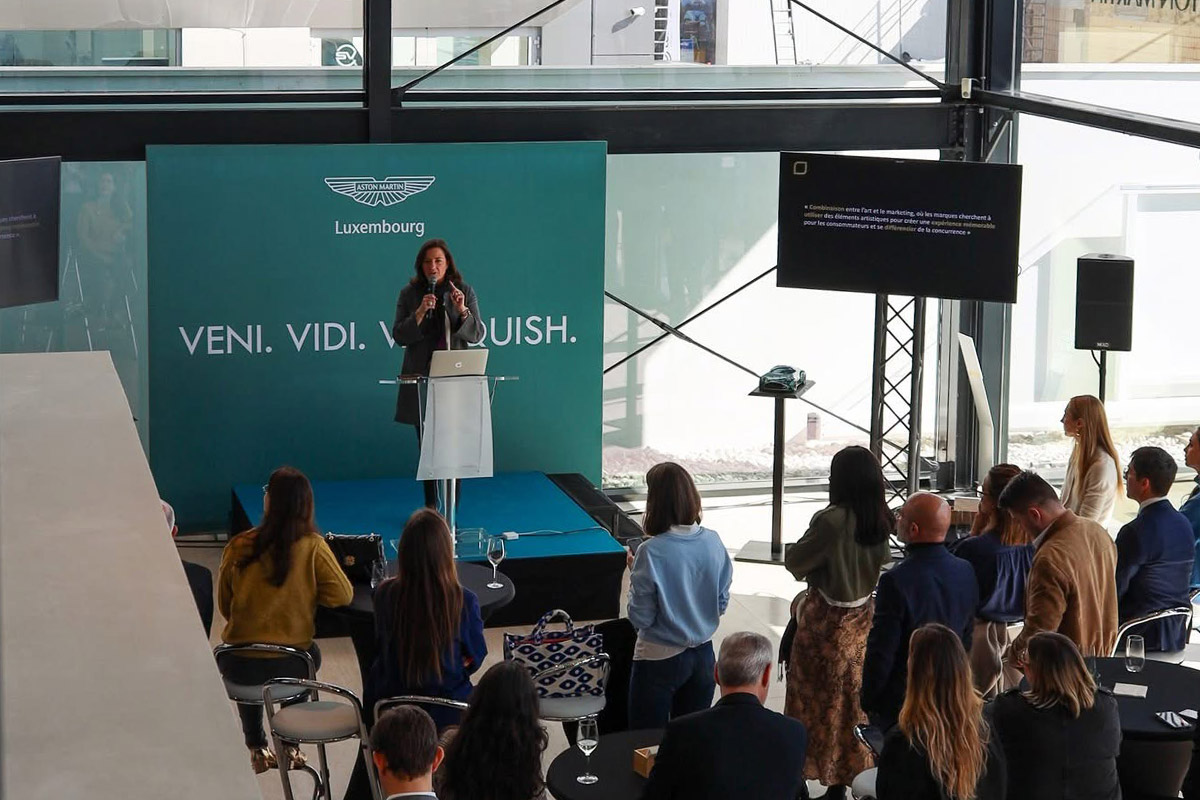 Quand l’Art Rencontre le marketing : Stéphanie Breydel de Groeninghe Anime une Conférence Inspirante chez Aston Martin Luxembourg