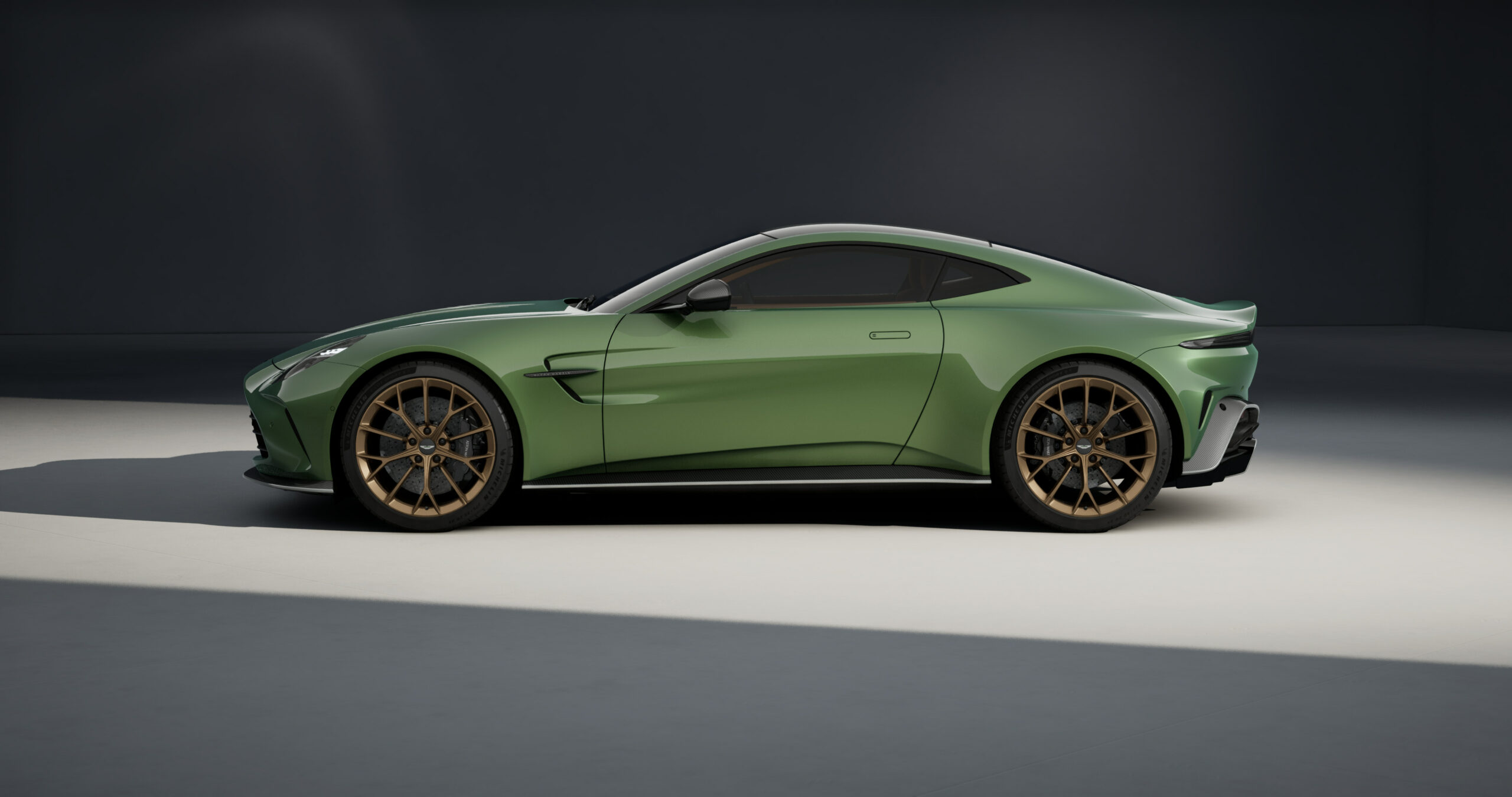 Ready2Drive Aston Martin Vantage Q Iridescent Emerald - 1