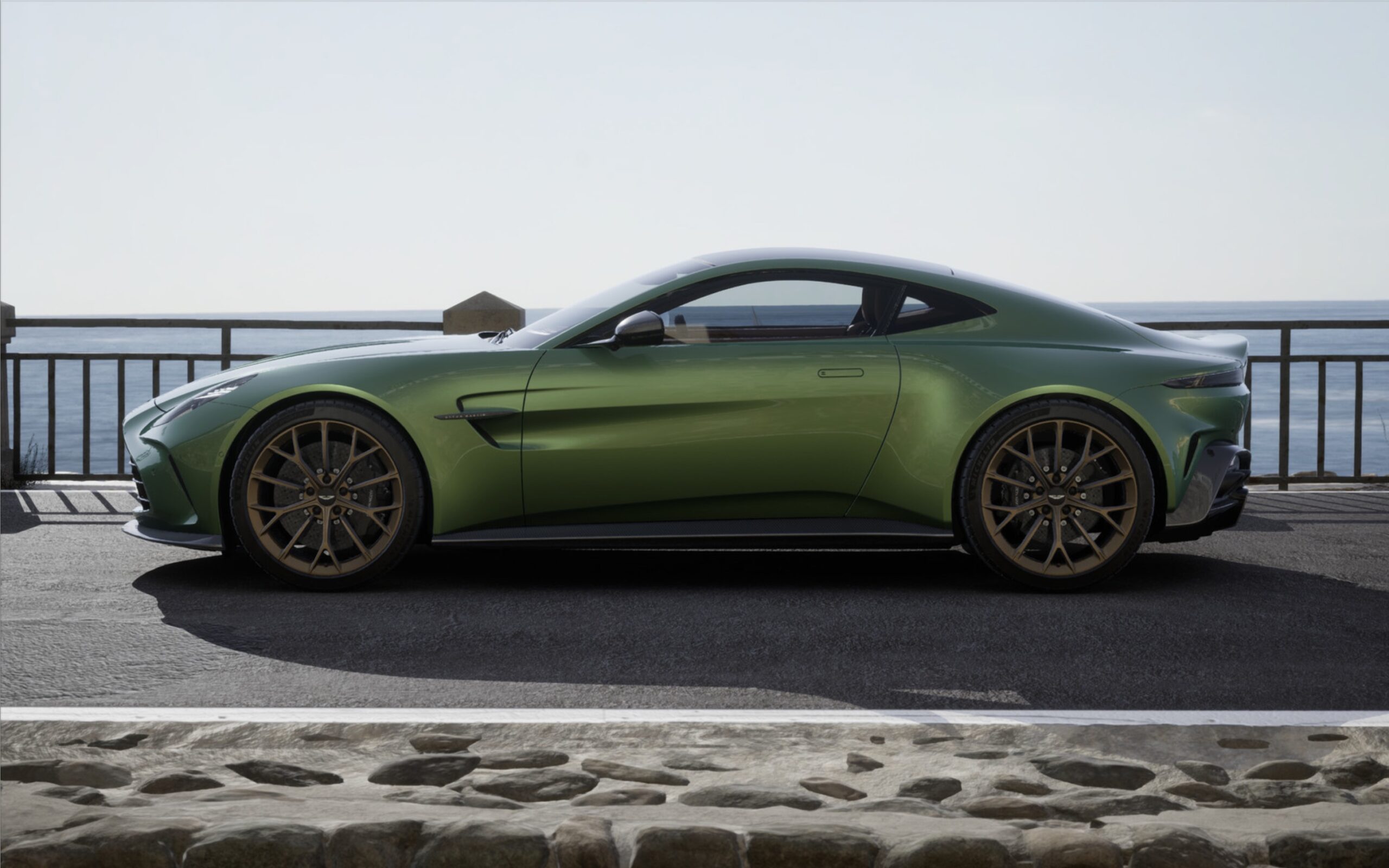 Aston Martin Vantage Coupé - 1