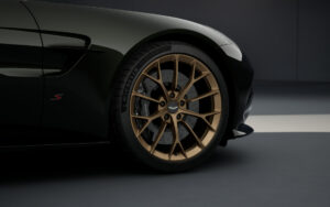 Ready2Drive – Aston Martin Vantage S Minautor Green - 3