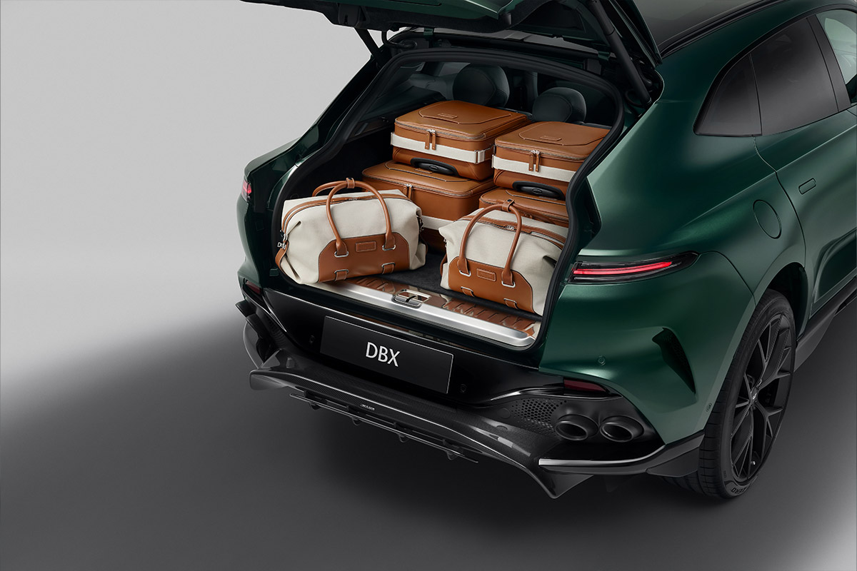 Aston Martin DBX707