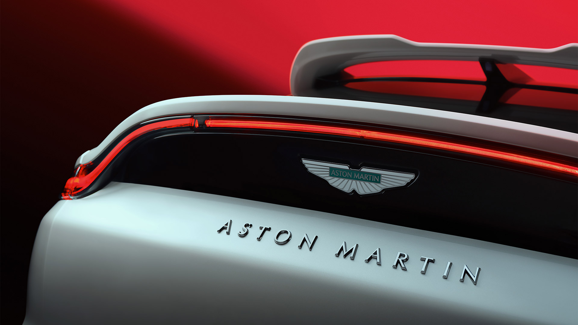 Aston Martin DBX S