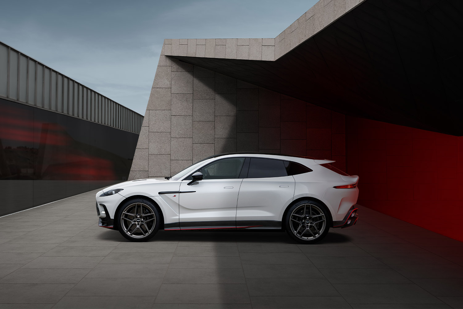 Aston Martin DBX S